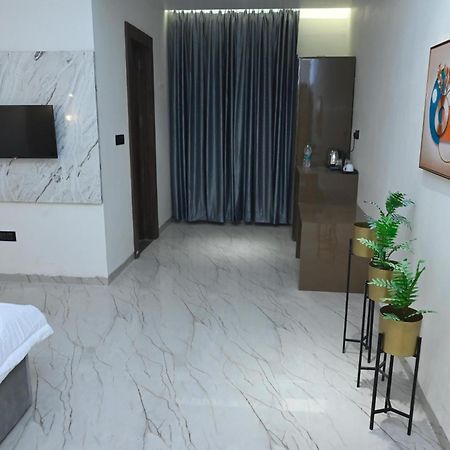 Trisaa Resort & Banquets Jhusi المظهر الخارجي الصورة