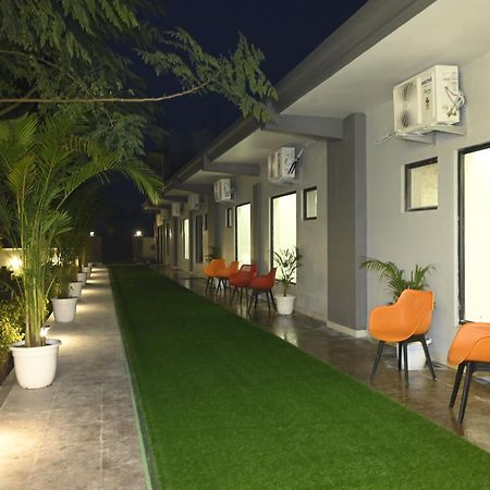 Trisaa Resort & Banquets Jhusi المظهر الخارجي الصورة