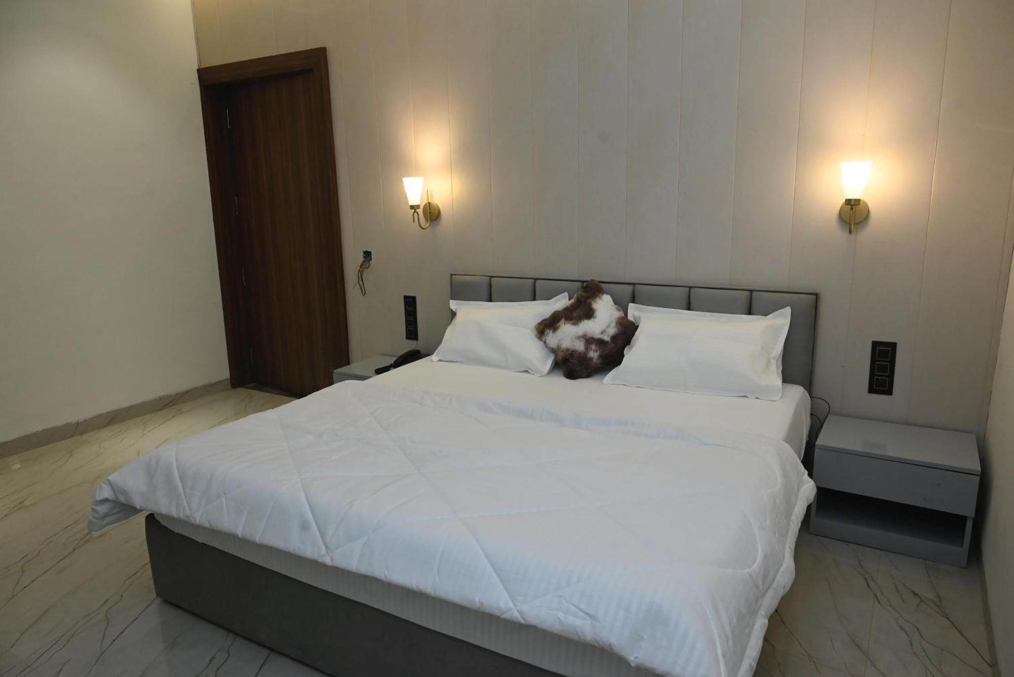 Trisaa Resort & Banquets Jhusi المظهر الخارجي الصورة