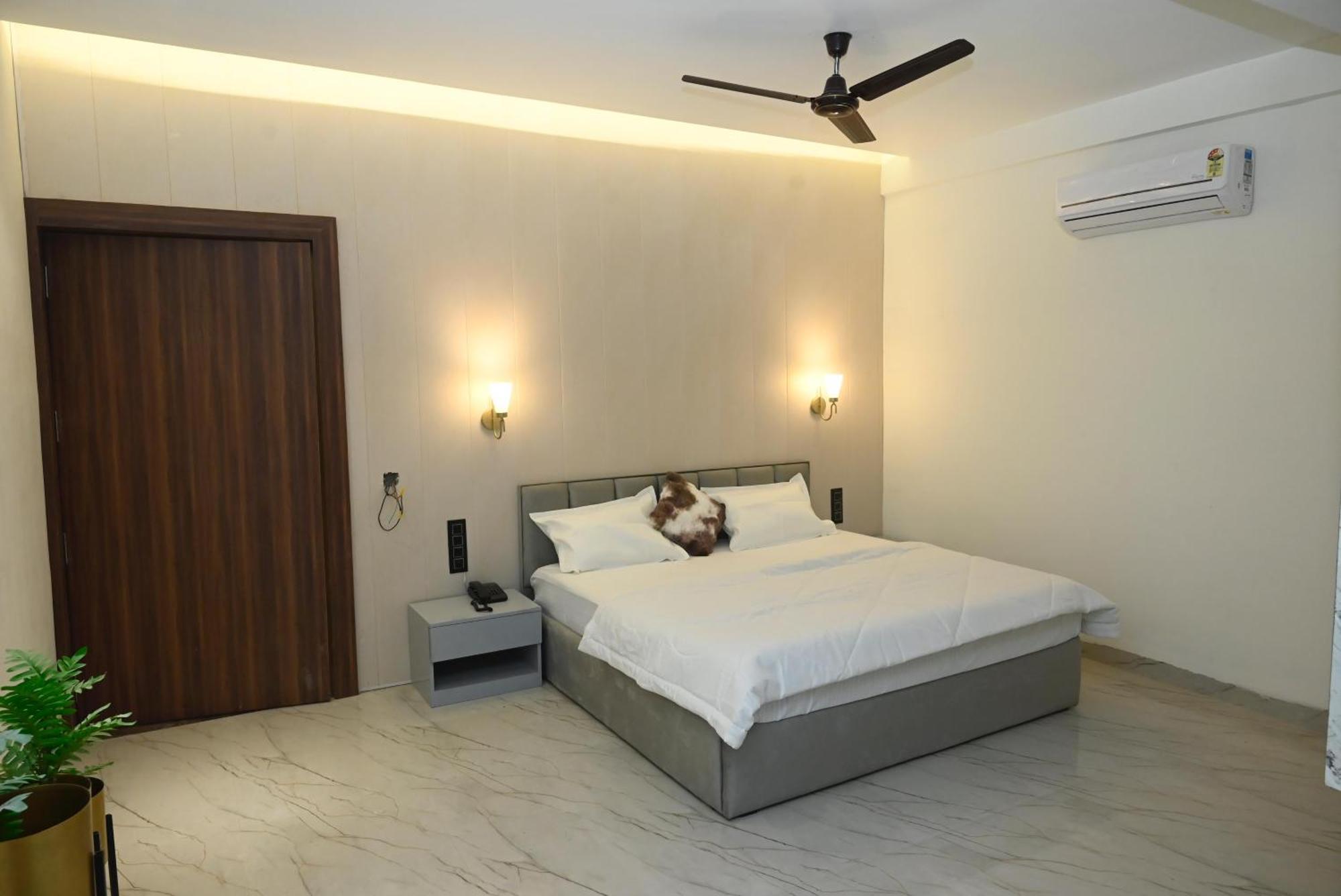 Trisaa Resort & Banquets Jhusi المظهر الخارجي الصورة