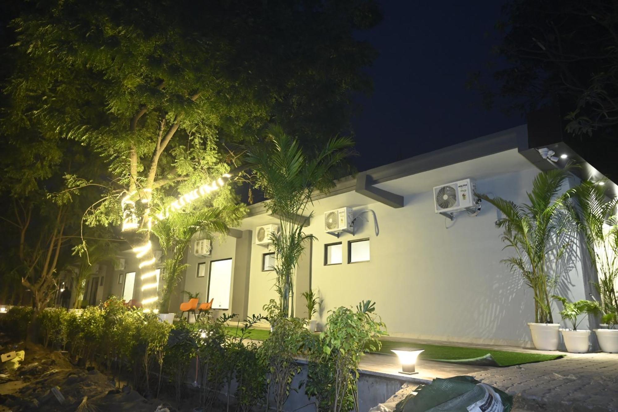 Trisaa Resort & Banquets Jhusi المظهر الخارجي الصورة