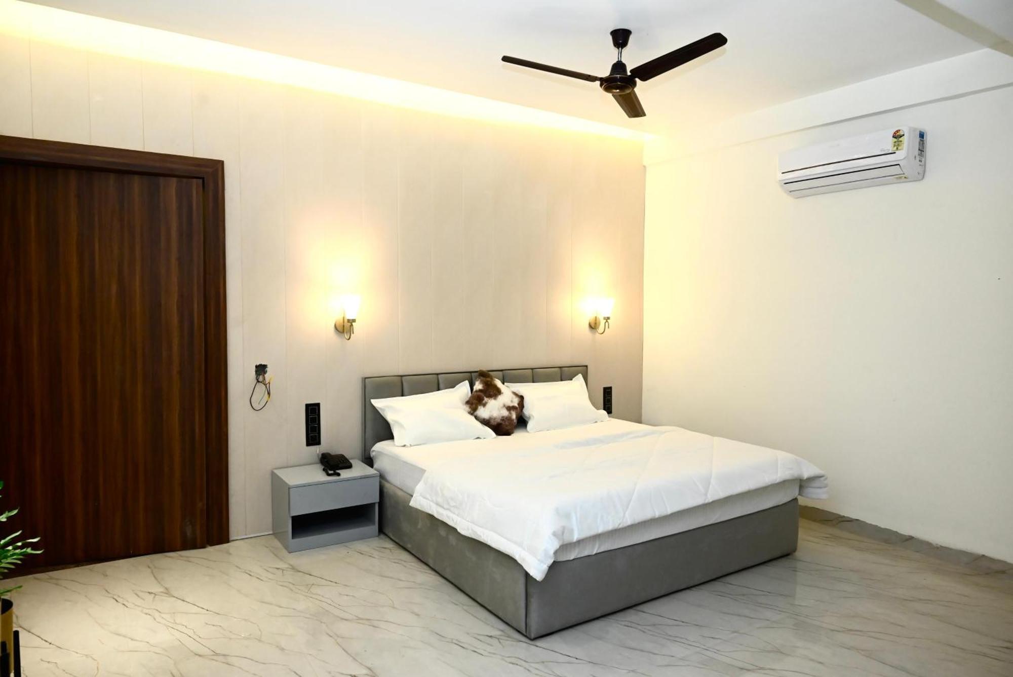 Trisaa Resort & Banquets Jhusi المظهر الخارجي الصورة