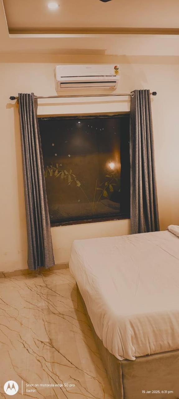 Trisaa Resort & Banquets Jhusi المظهر الخارجي الصورة