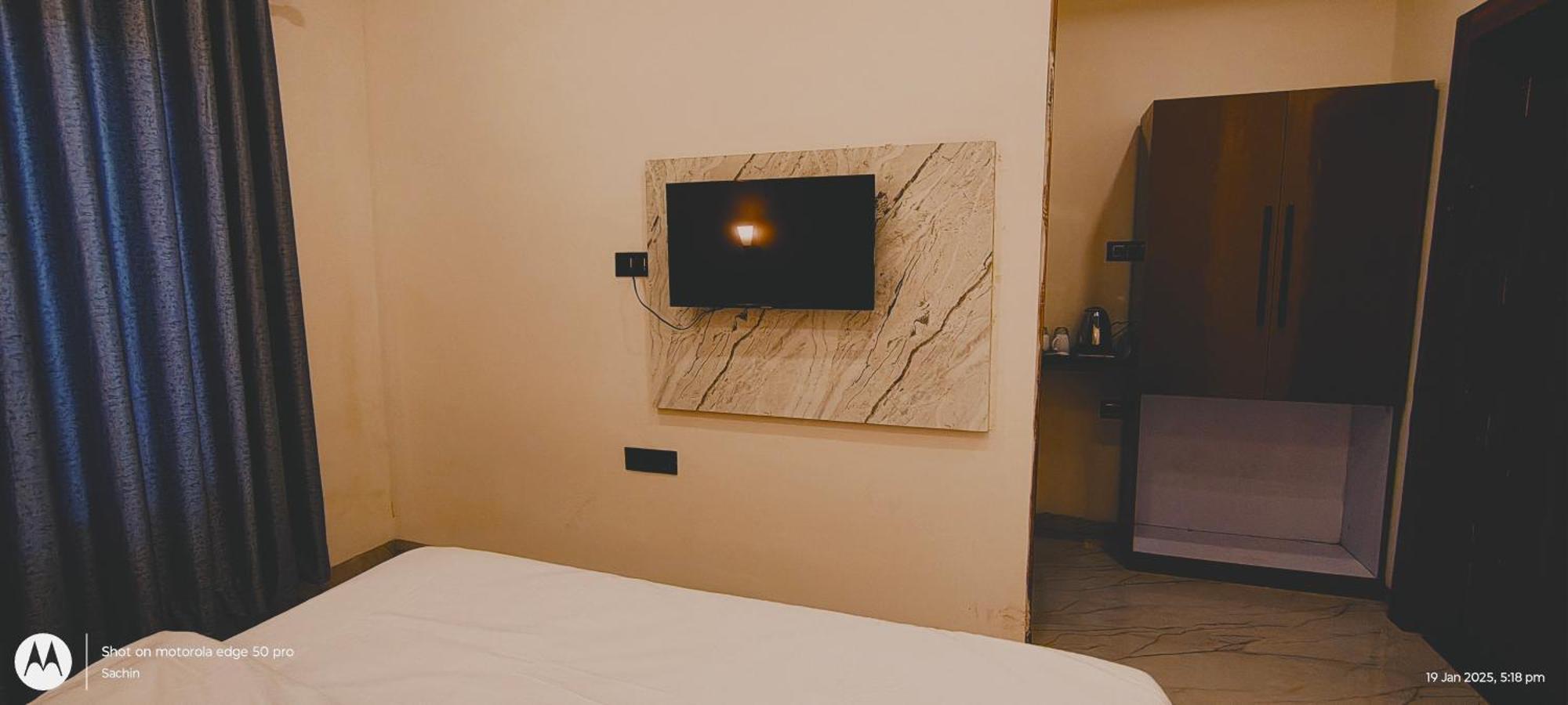 Trisaa Resort & Banquets Jhusi المظهر الخارجي الصورة