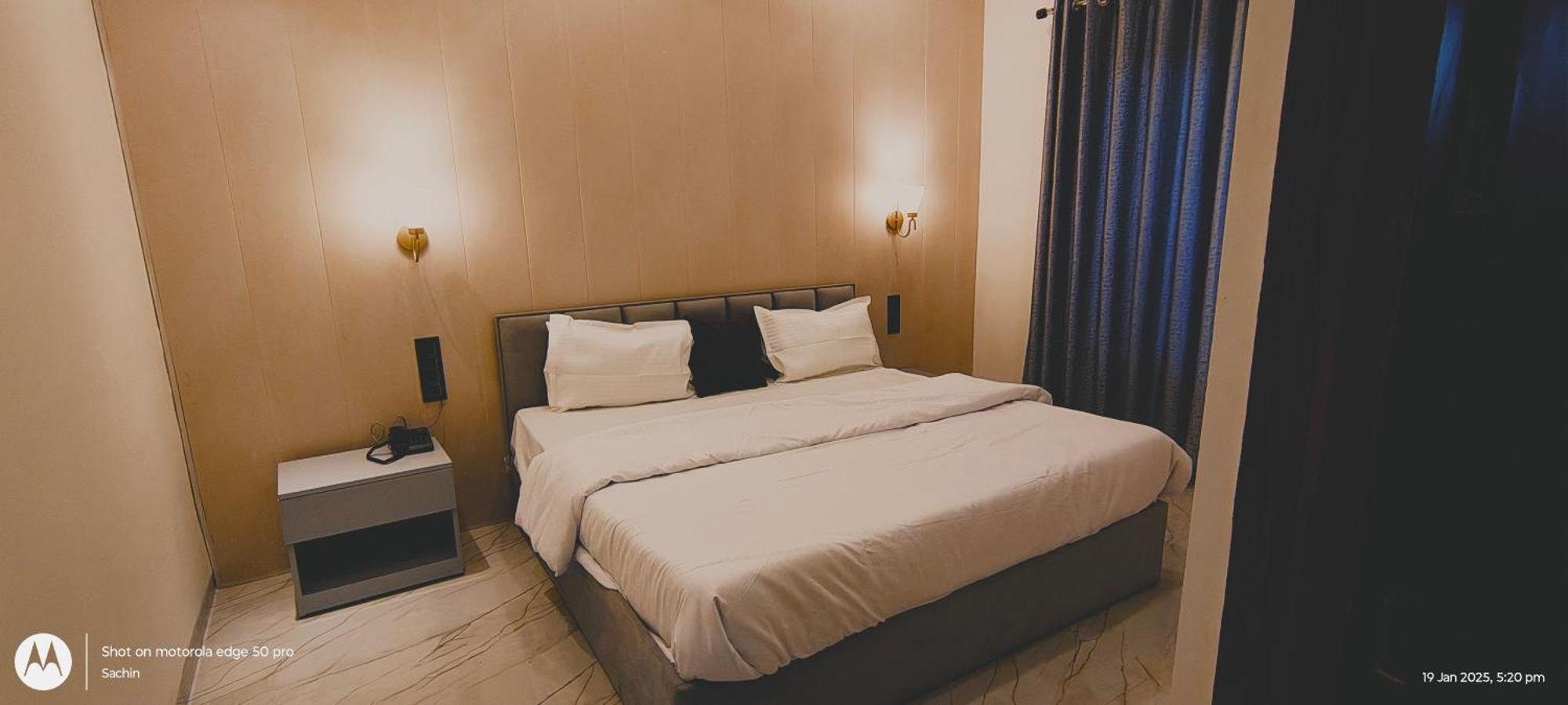 Trisaa Resort & Banquets Jhusi المظهر الخارجي الصورة